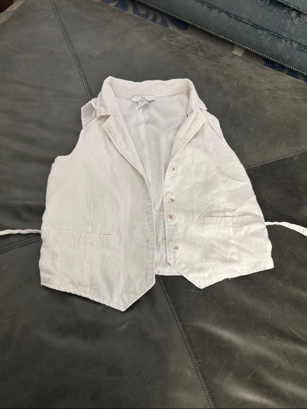 Halston Lightweight Sleeveless Button Vest in Off-White